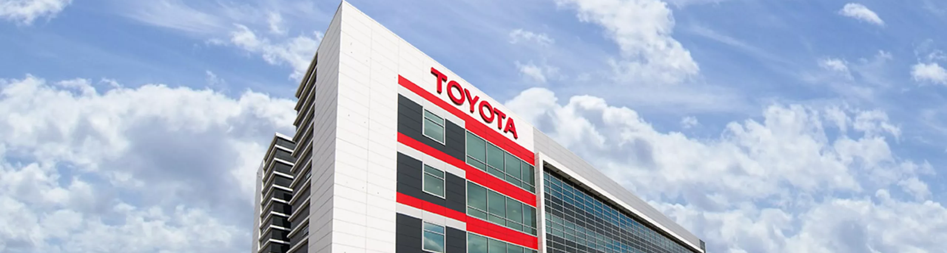 Изображение на странице TOYOTA ПОДВЕЛА ИТОГИ ПРОДАЖ В РОССИИ ЗА 2021 ГОД Тойота Центр Мурманск
